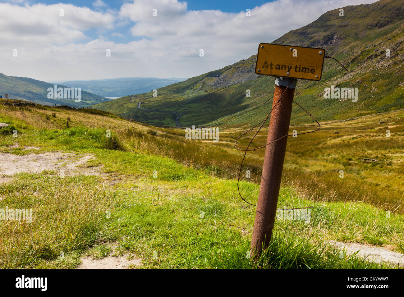 Nessun segno di attesa a Kirkstone Pass, vicino a Ambleside, Lake District, Cumbria Foto Stock