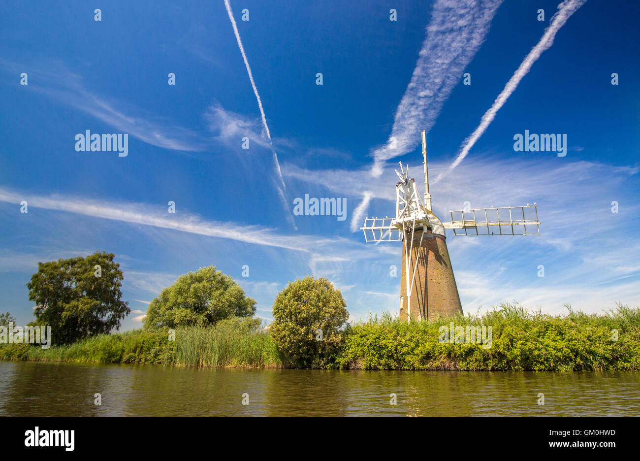 Il mulino a vento vicino come Hill, sul fiume Ant, su Norfolk Broads su una bella giornata di sole in Norfolk. Foto Stock