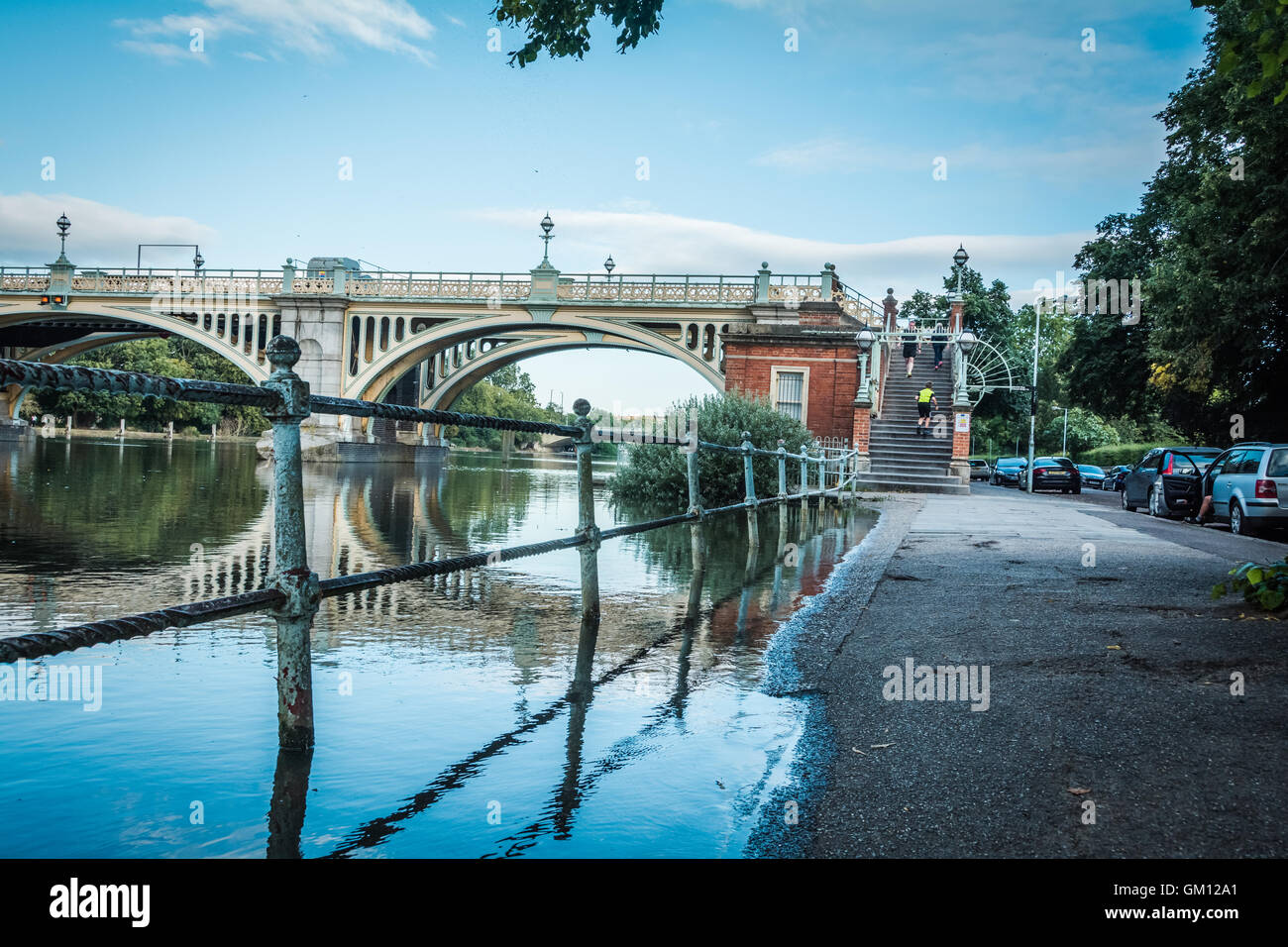 Blocco di Richmond e passerella è un lucchetto e un ponte pedonale sul Fiume Tamigi a Londra, Regno Unito Foto Stock