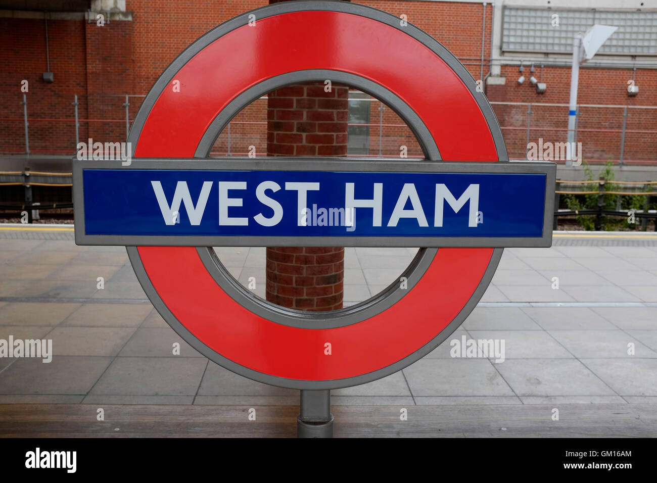 Il West Ham la stazione della metropolitana di segno Foto Stock
