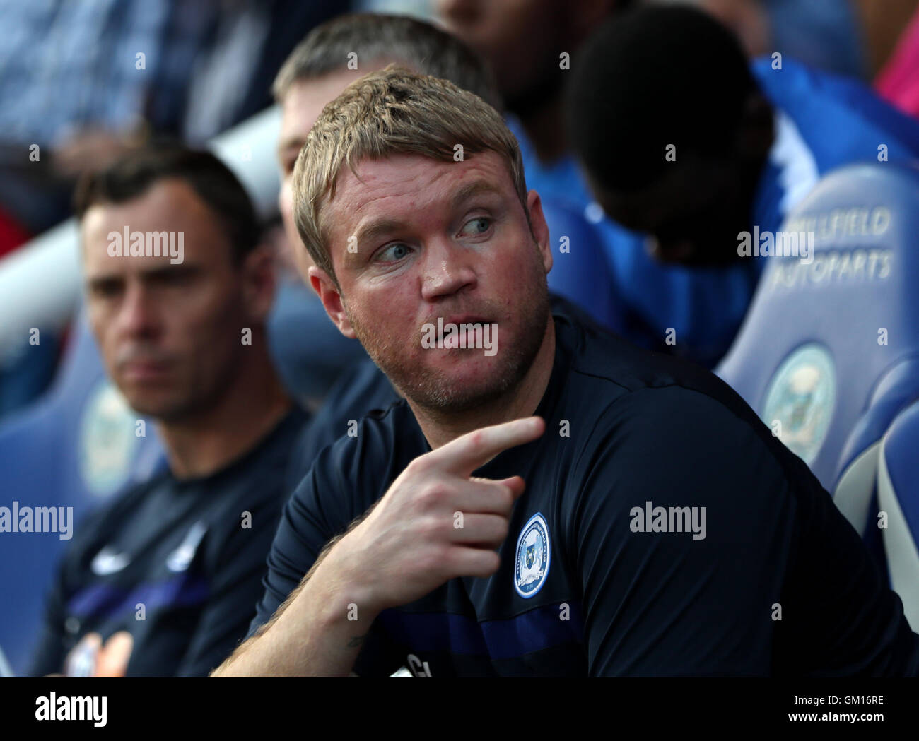 Peterborough Regno manager concedere McCann durante la Coppa EFL, secondo round in abbinamento al ABAX Stadium, Peterborough. Foto Stock