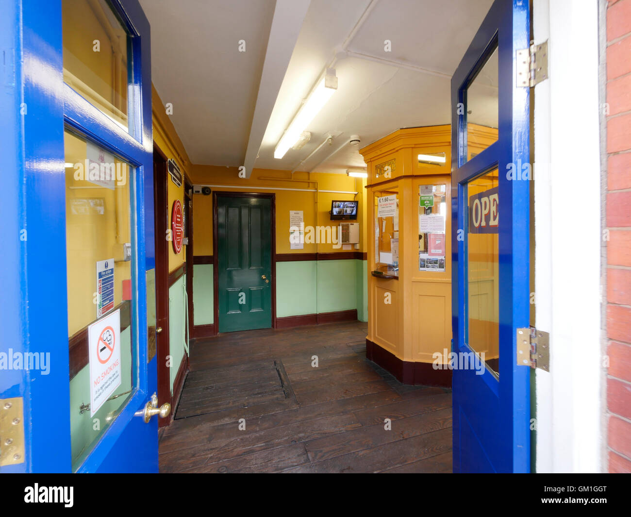 Lobby all'entrata al Bridgnorth Funicolare, Bridgnorth, Shropshire, Inghilterra, Regno Unito Foto Stock