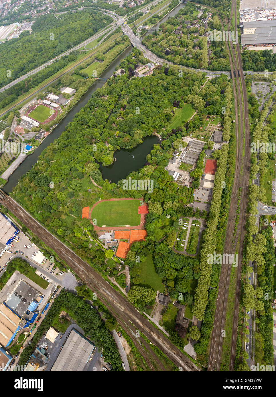 Vista aerea, al parco della città, il giardino imperiale, il parco della città, vista aerea di Oberhausen RENANIA DEL NORD-VESTFALIA, Germania, Europa, antenna Foto Stock