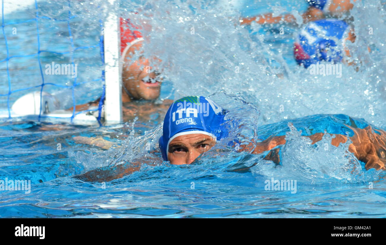 Budapest, Ungheria - Luglio 15, 2014. Italia Pietro FIGLIOLI (ITA, 4) Nuoto per la palla. La pallanuoto Campionato Europeo w Foto Stock