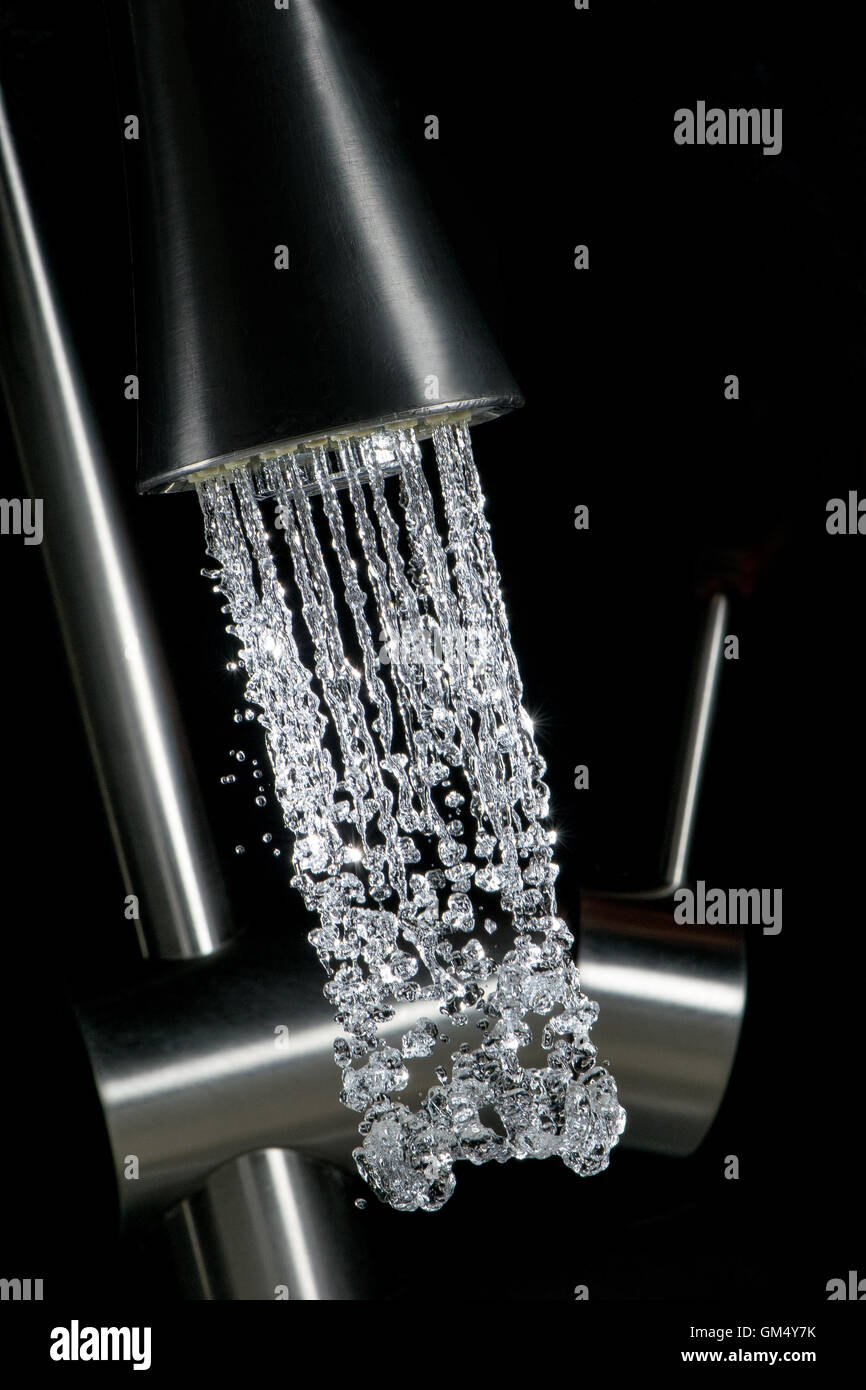 Highspeed immagine - acqua La figura in uscita di un rubinetto Foto Stock