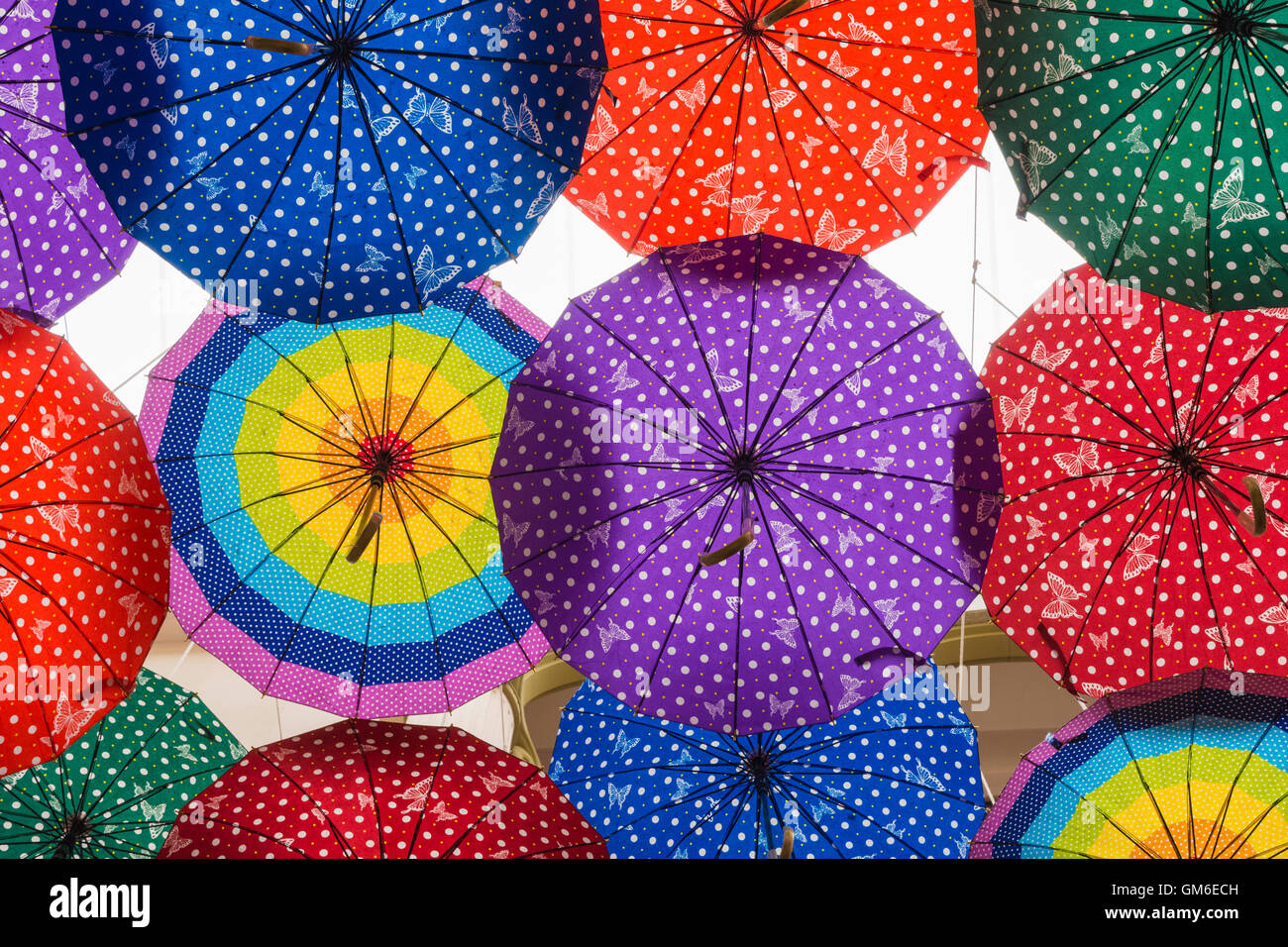 Dettaglio della floating ombrelloni arte installazione presso il centro commerciale di Dubai, Dubai, UAE Foto Stock