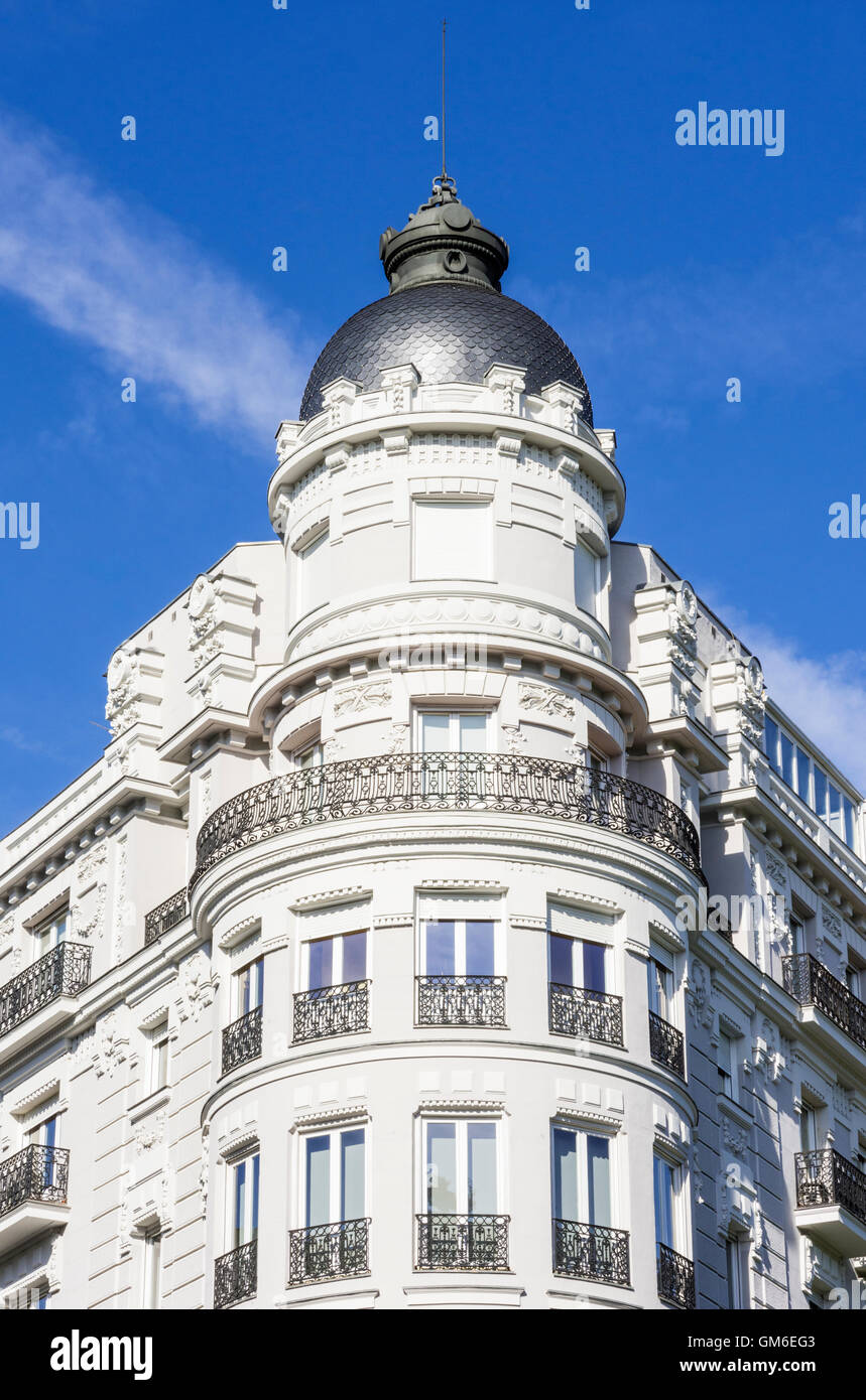 Esempio di architettura Belle Epoque Madrid presso il CNR di Calle de Almagro e Calle de Caracas, Madrid, Spagna Foto Stock