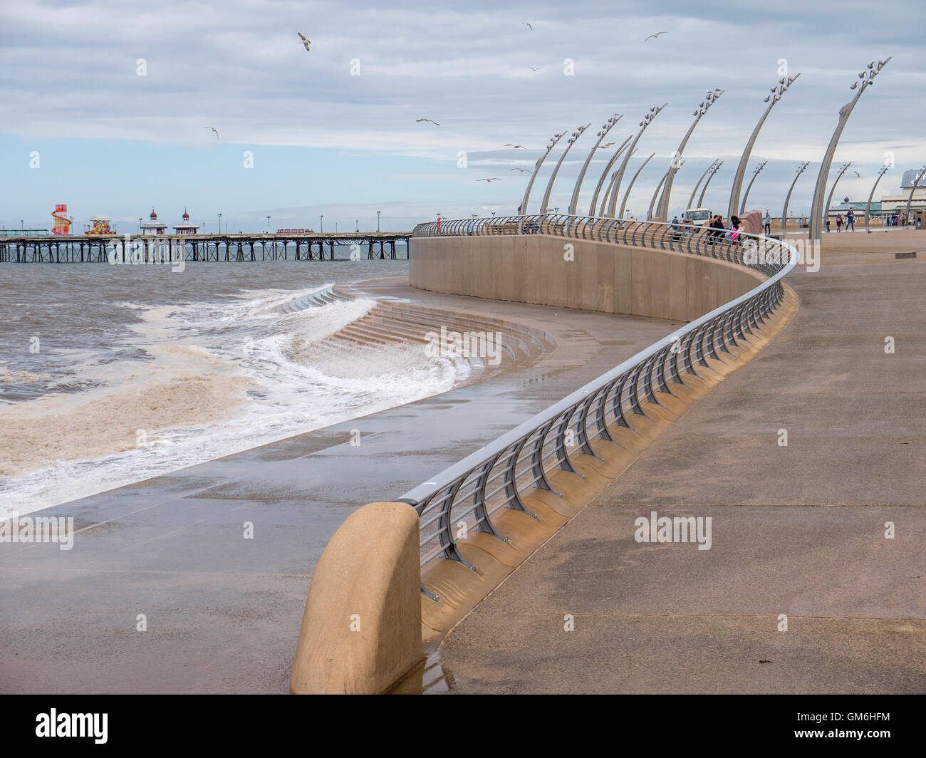 North Pier di Blackpool con scabra guardando il mare. Foto Stock