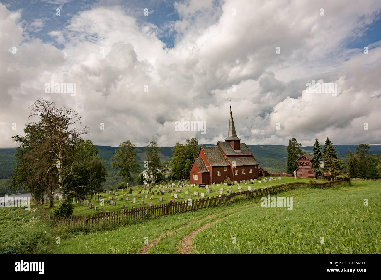 Stavkirke di Hegge - norvegese medievale chiesa di legno. Foto Stock