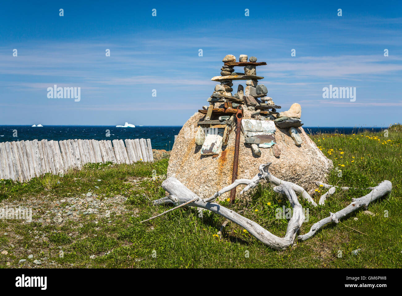 Un santuario Inukshuk sulla costa della Baia di Bonavista, Terranova e Labrador, Canada. Foto Stock