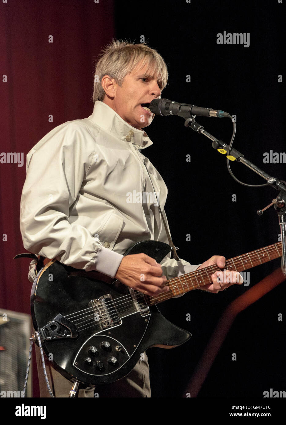 Russell Hastings, dalla marmellata, peforming a Weyfest, Farnham, Surrey, Regno Unito. Agosto 21, 2016. Foto Stock