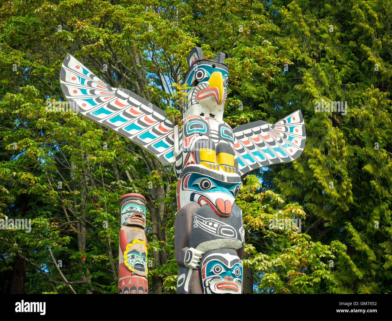 Il famoso totem poles a Brockton Point, Stanley Park, Vancouver, British Columbia, Canada. Foto Stock