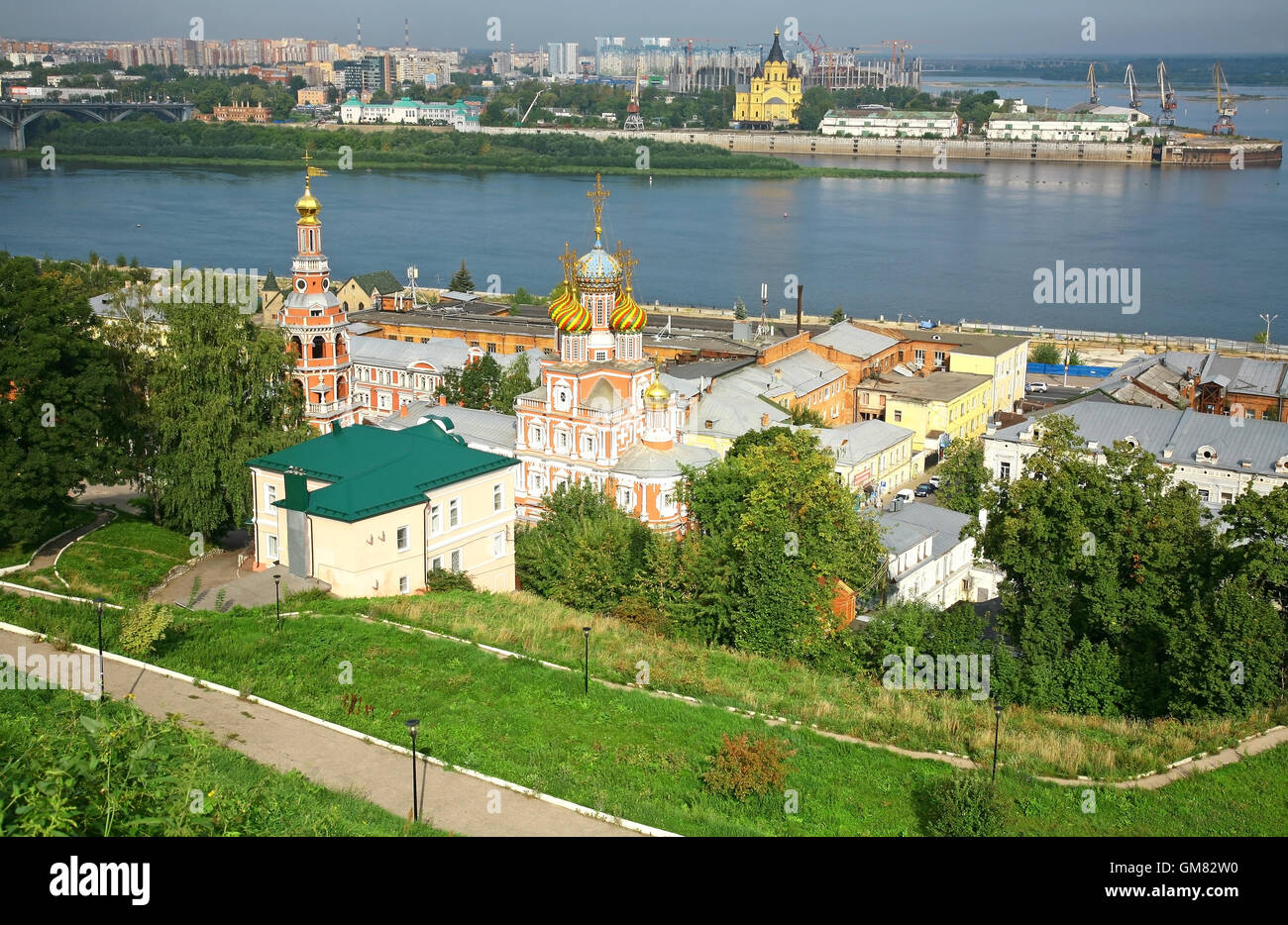 Vista estiva della chiesa Stroganov Nizhny Novgorod Russia Foto Stock