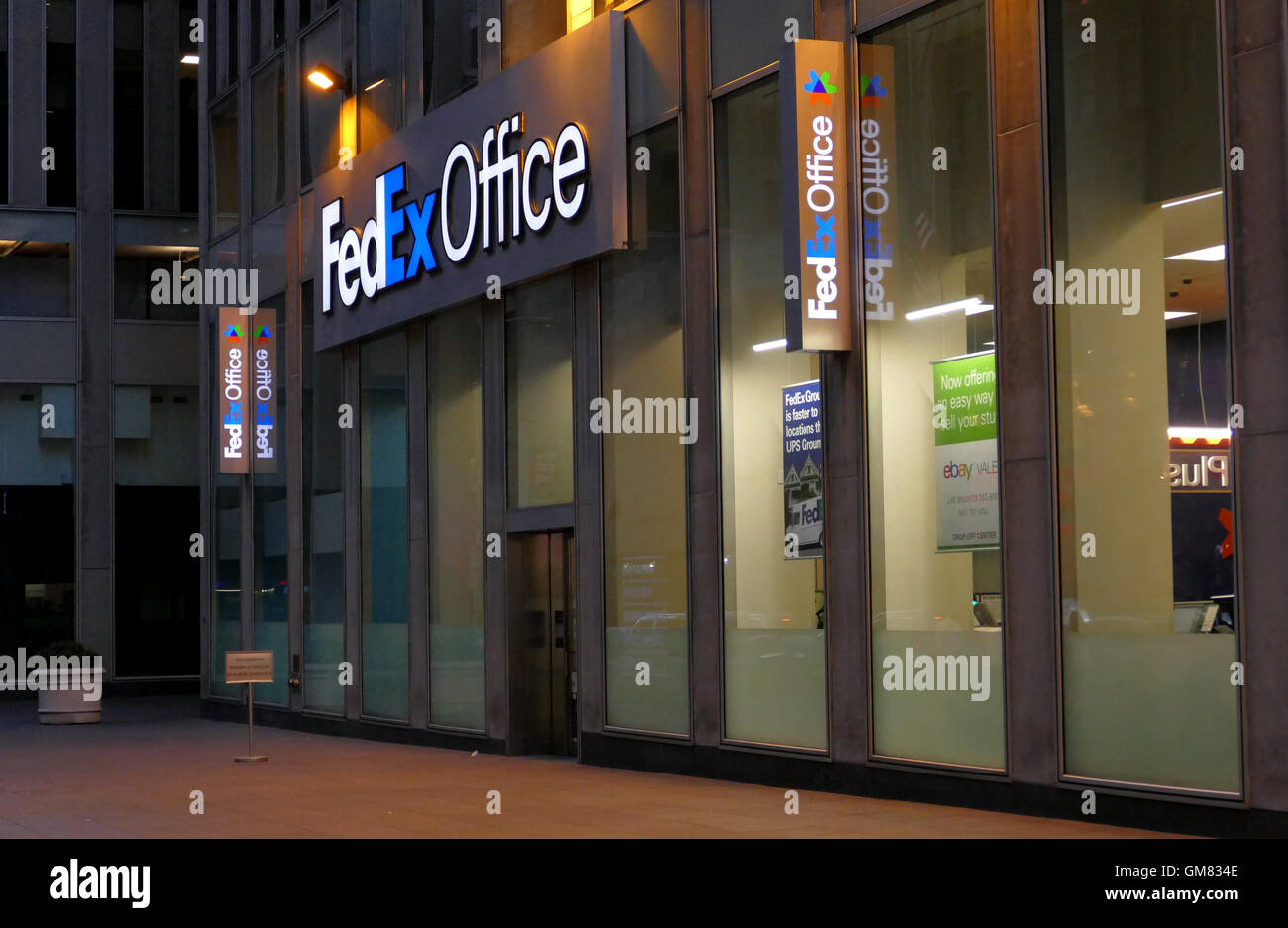 New York, Stati Uniti d'America. 23 Agosto, 2016. Un ufficio FedEx segno dello store Foto Stock