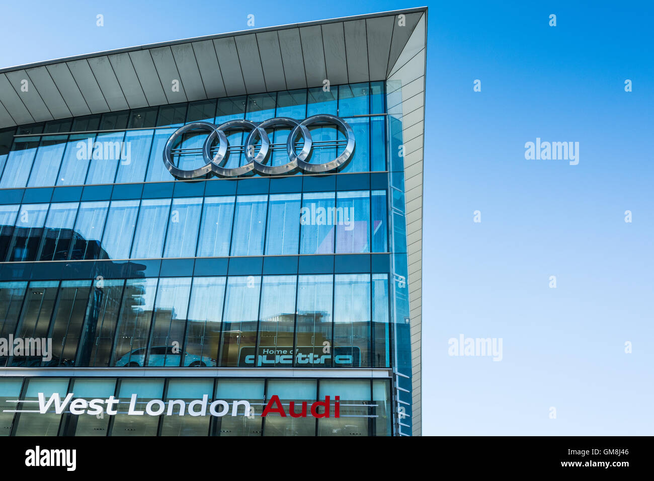 Esterno della Audi West London showroom di Brentford, West London, Regno Unito Foto Stock