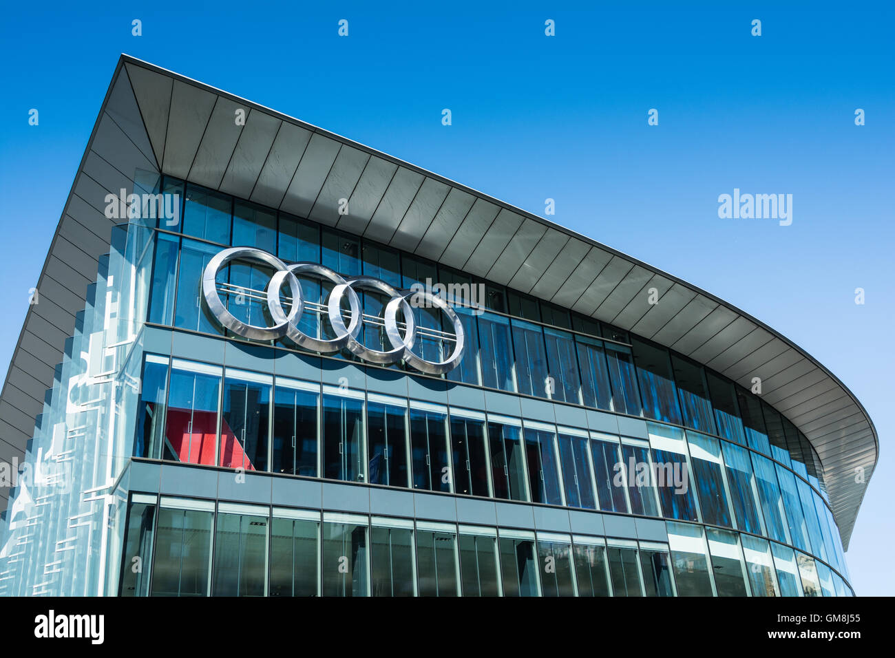 Esterno della Audi West London showroom di Brentford, West London, Regno Unito Foto Stock