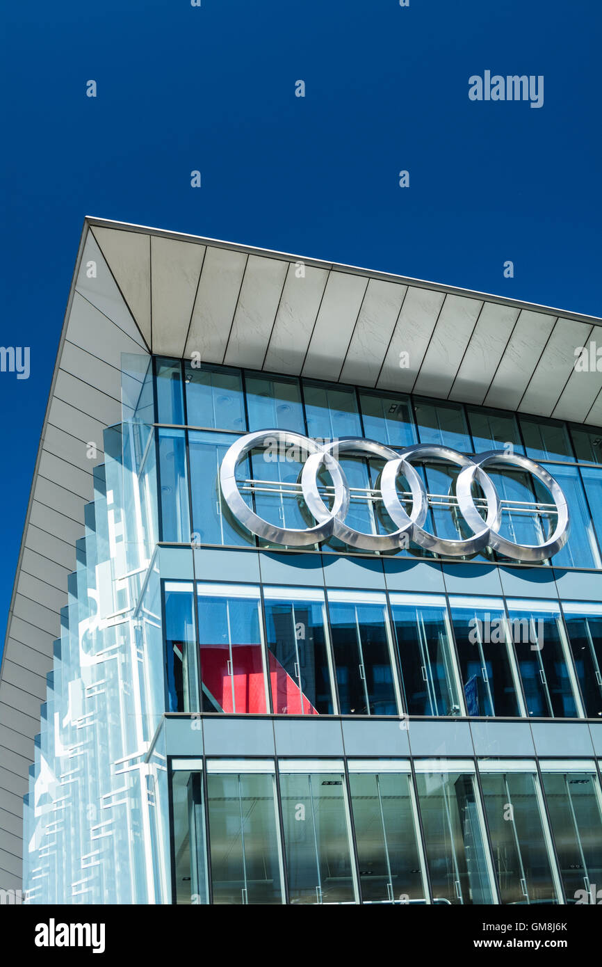 Esterno della Audi West London showroom di Brentford, West London, Regno Unito Foto Stock