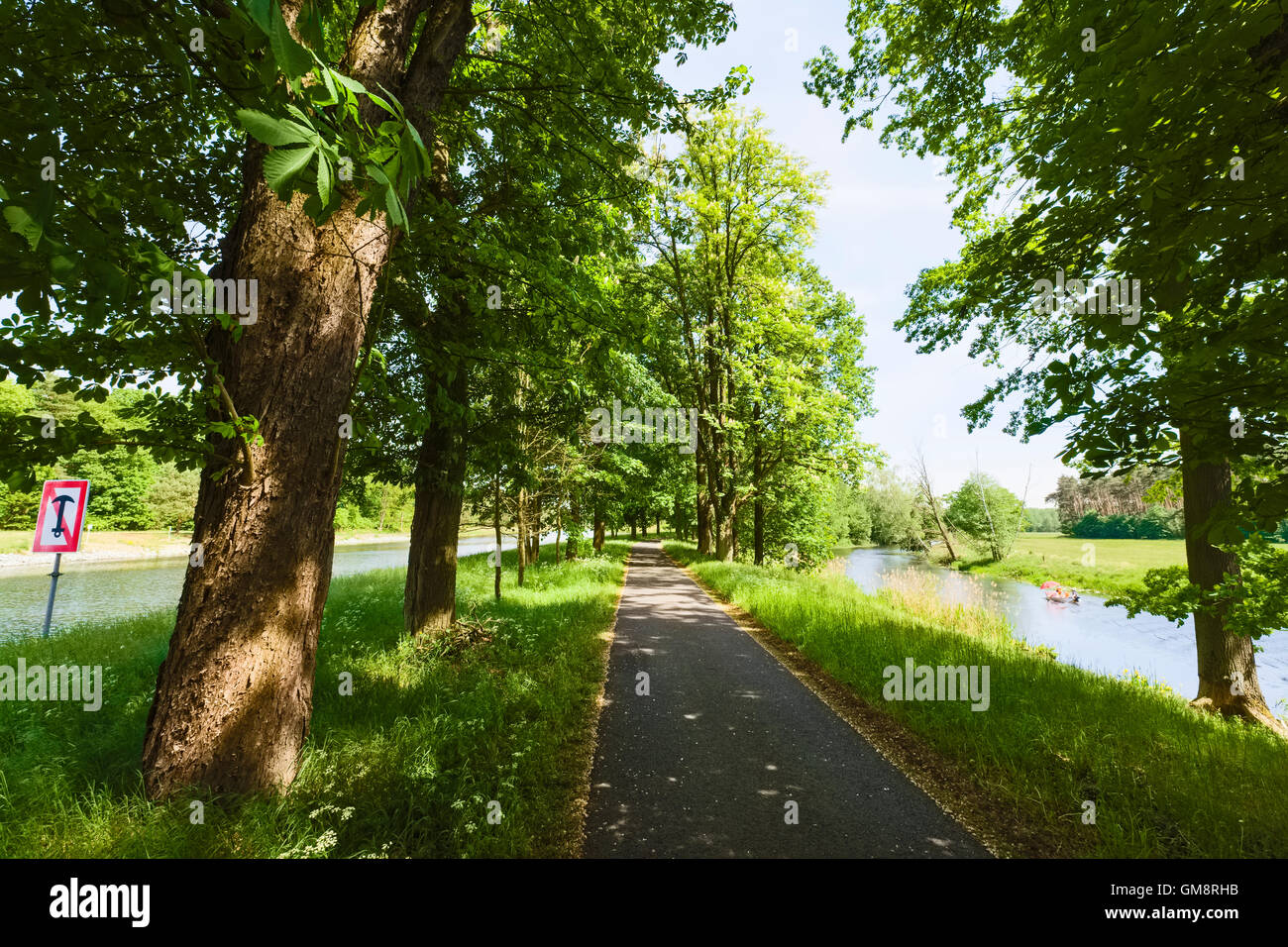 Bikeway tra Oder-Spree-Canal e il fiume Sprea, vicino Neubrück, Brandeburgo, Germania Foto Stock