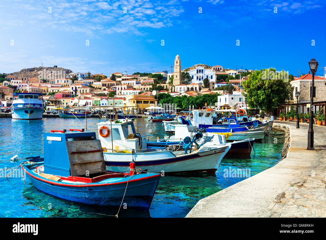 Tradizionale Grecia- Chalki island con ishing barche, DODECANNESO Foto Stock