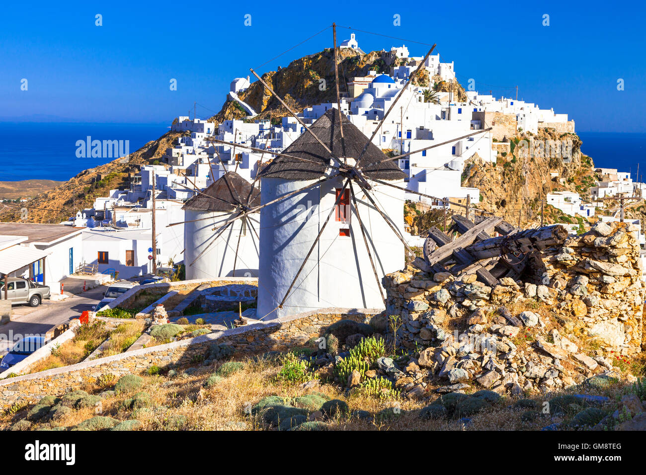 Mulini a vento di Serifos - autentica isola greca, CICLADI Foto Stock