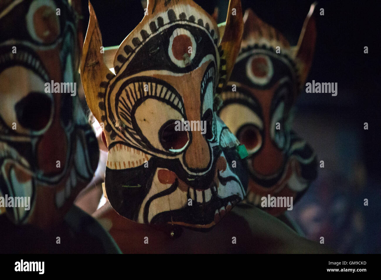 Padayani- tradizionale danza folk e arte rituale dalla porzione centrale dello stato indiano del Kerala. Foto Stock