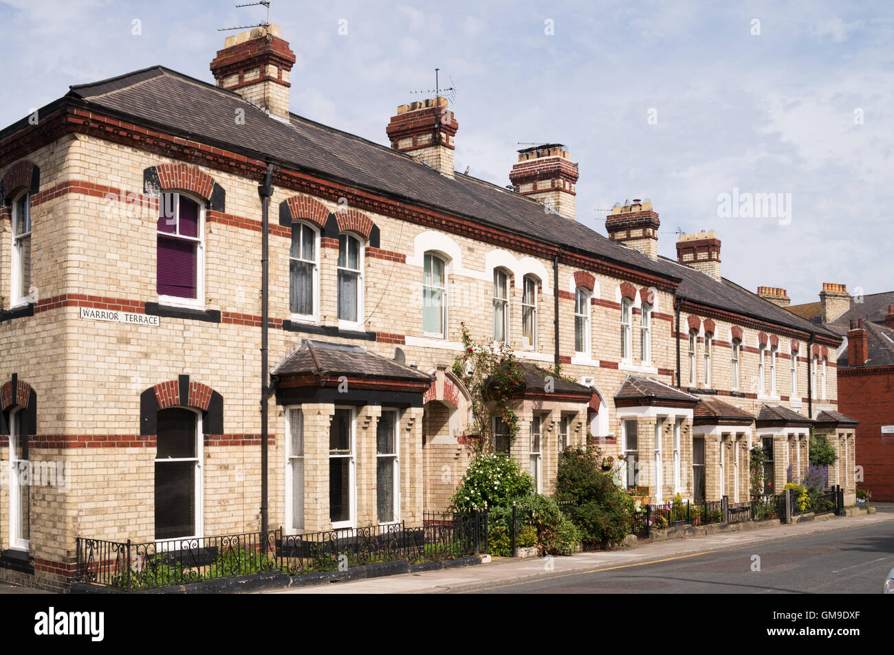 Bianco vittoriano Pease costruito in mattoni, case a schiera in Warrier terrazza, Saltburn dal mare, North Yorkshire, Inghilterra, Regno Unito Foto Stock