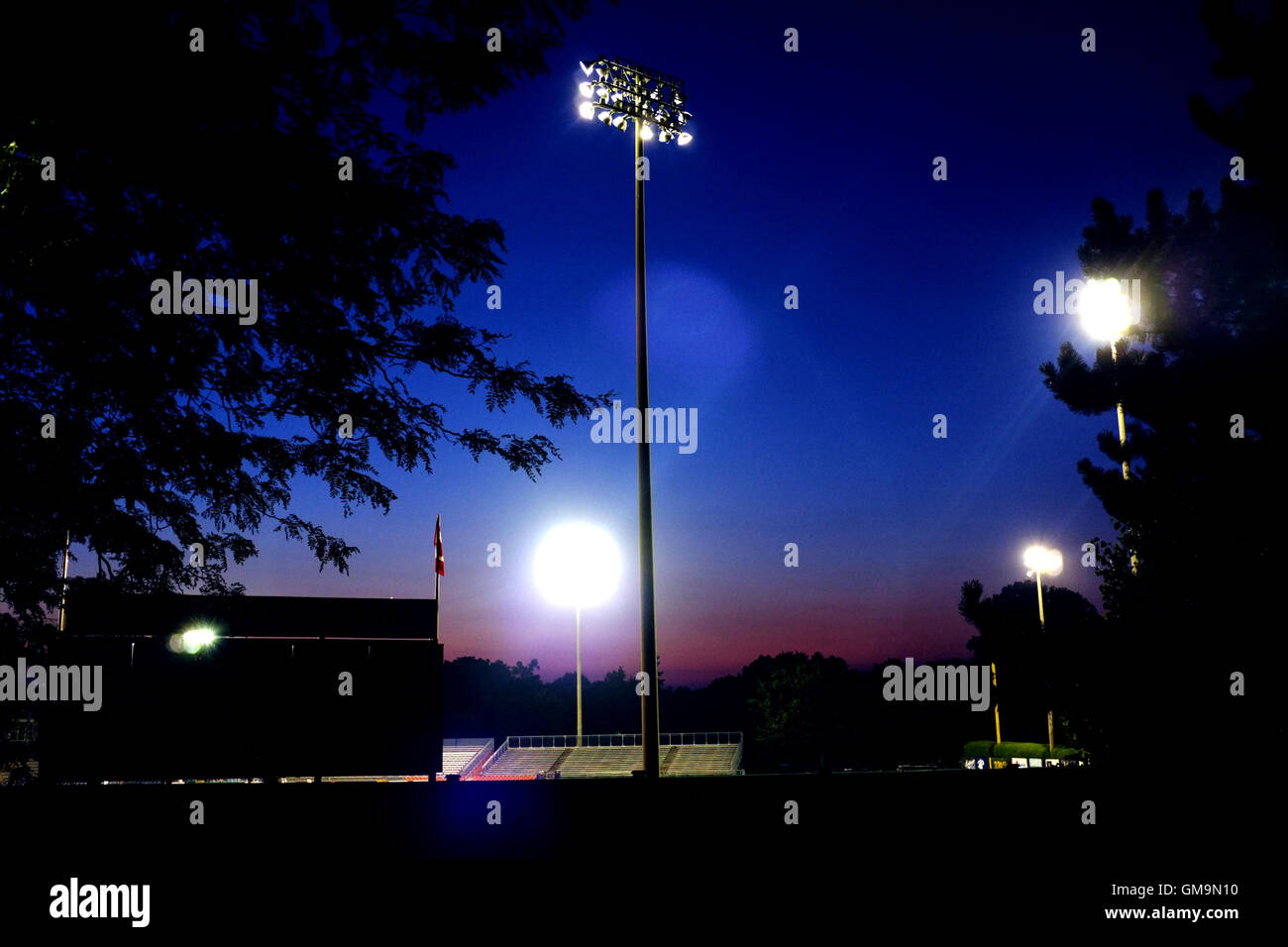 La Labatt Park baseball stadium illuminata di notte nella città canadese di London, Ontario. Foto Stock