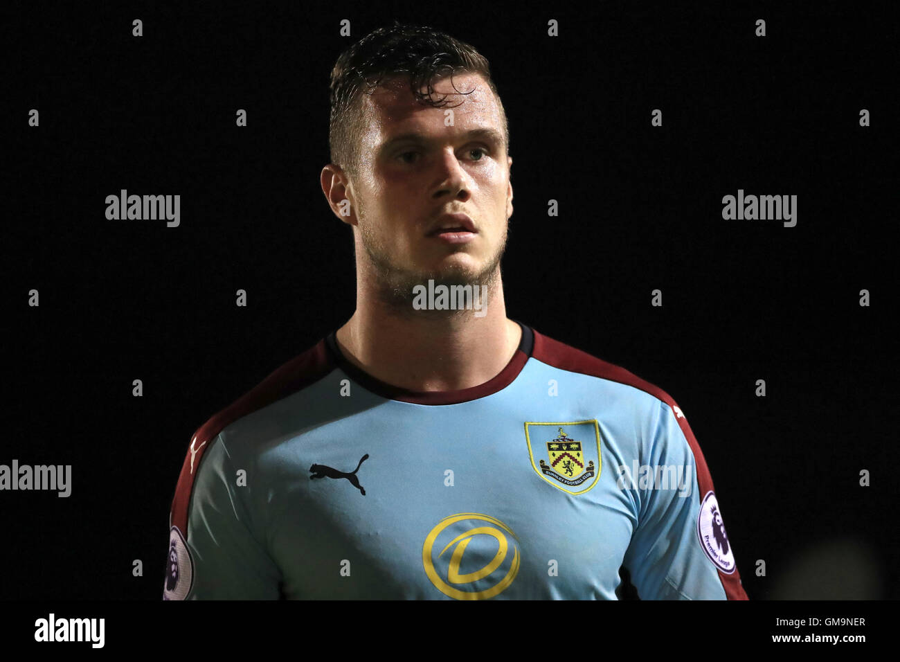 Burnley's Kevin Long durante la EFL Cup, seconda partita al Wham Stadium di Accmington. PREMERE ASSOCIAZIONE foto. Data immagine: Mercoledì 24 agosto 2016. Guarda la storia di calcio della PA di Acccrington. Il credito fotografico dovrebbe essere: Tim Goode/PA Wire. RESTRIZIONI: Nessun utilizzo con audio, video, dati, elenchi di apparecchi, logo di club/campionato o servizi "live" non autorizzati. L'uso in-match online è limitato a 75 immagini, senza emulazione video. Nessun utilizzo nelle scommesse, nei giochi o nelle pubblicazioni di singoli club/campionati/giocatori. Foto Stock