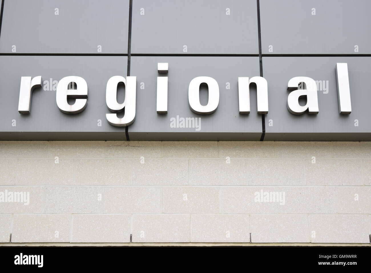 Segno di grandi dimensioni che mostra regionale Foto Stock