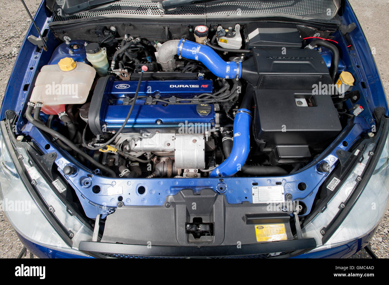 Ford Focus RS Mk1 engine bay, alte prestazioni hot auto berlina Foto Stock