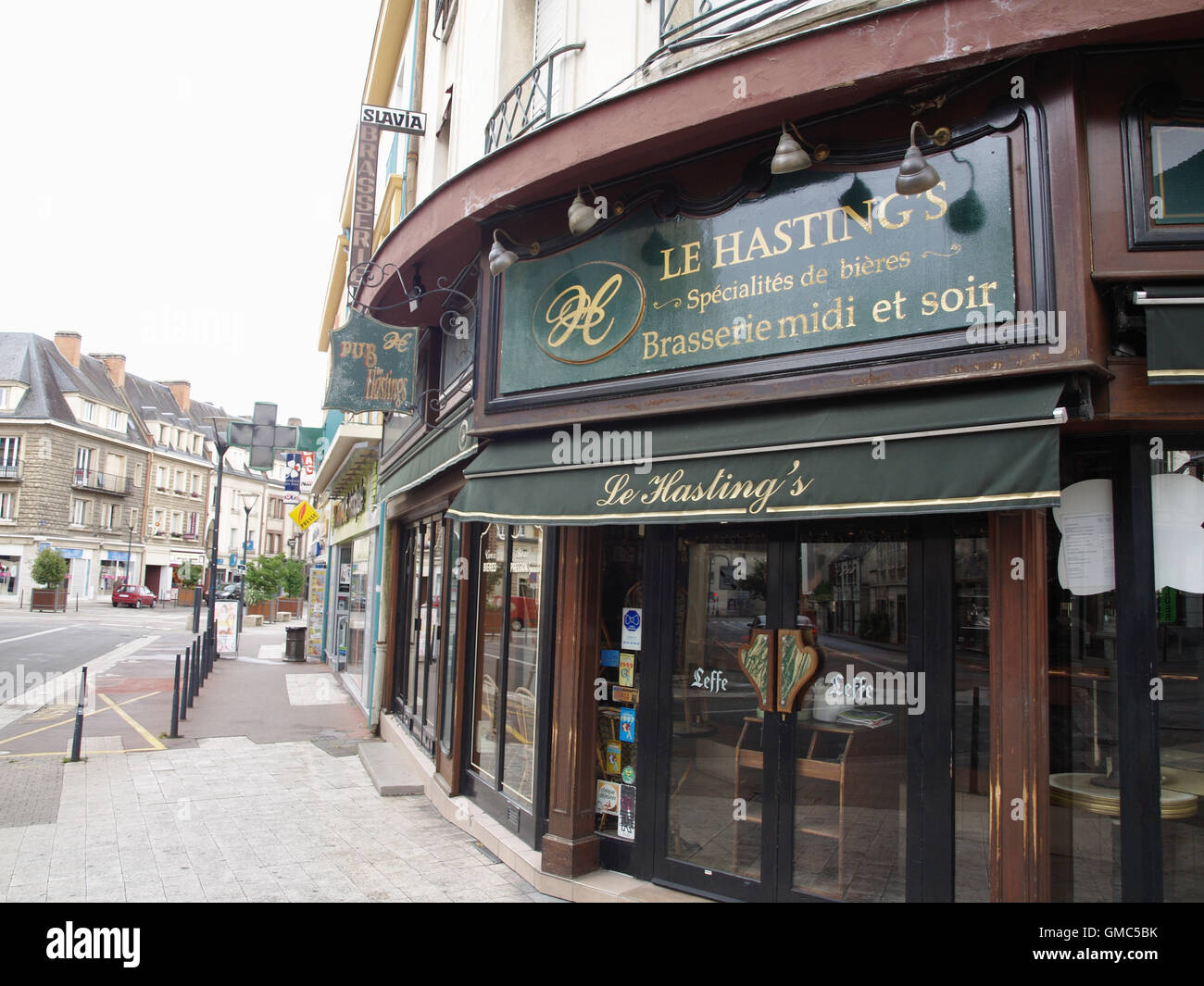 Le Hastings Brasserie Pub, 17 Rue de la Harpe, 27000 Évreux, Francia Foto Stock