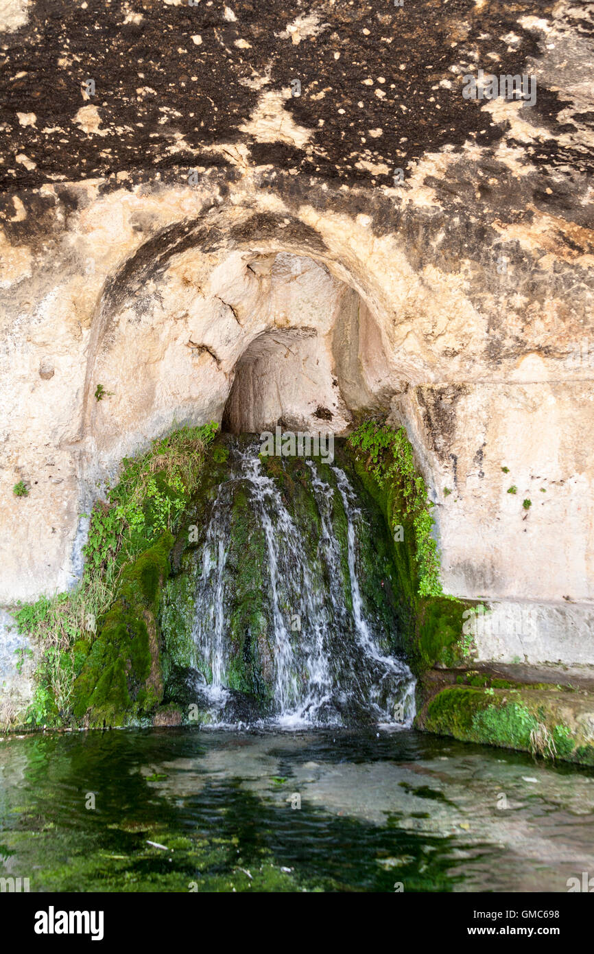 Grotta del Museion si trova al di sopra del Teatro Greco e Parco Archeologico della Neapolis, Siracusa, Sicilia, Italia Foto Stock