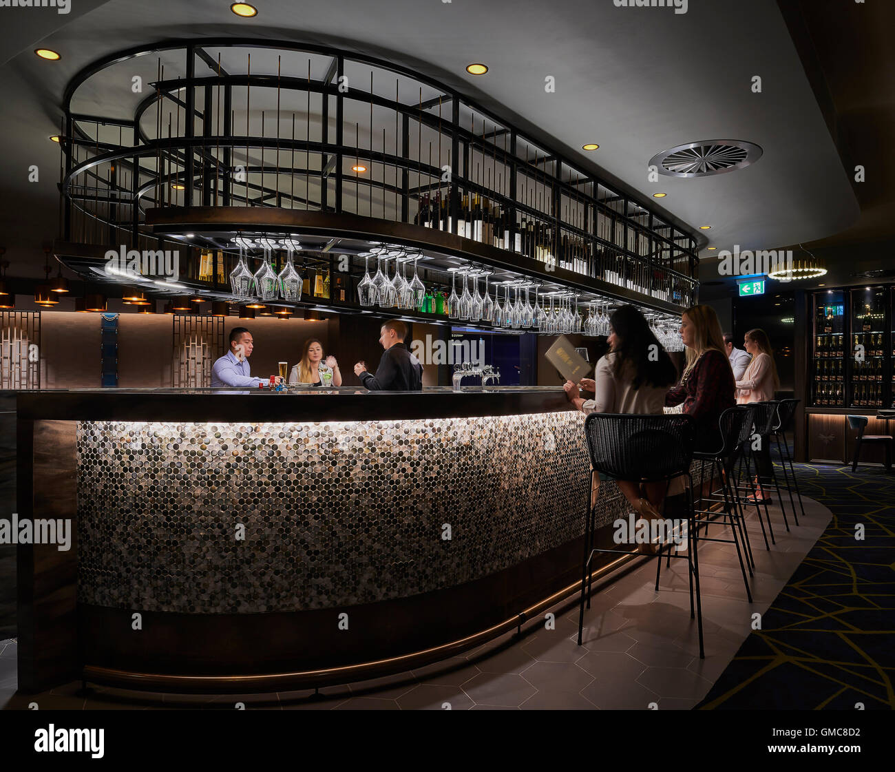 Area bar. Campbelltown Catholic Club Kyobi Ristorante + Lounge, Sydney, Australia. Architetto: Scott Carver, 2016. Foto Stock