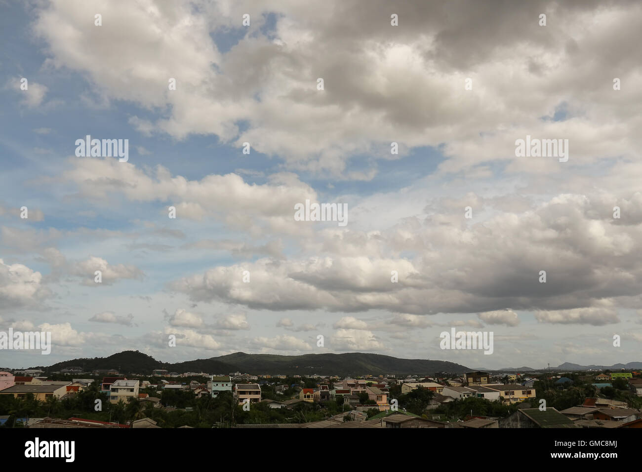 Nuvole variabile sky city Foto Stock