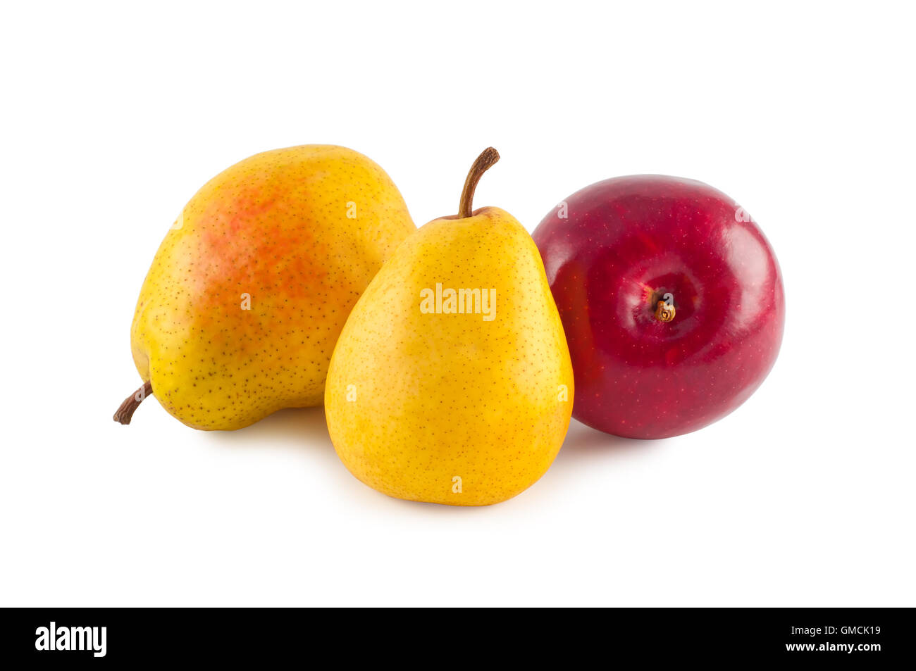 Pere apple isolati su sfondo bianco. Foto Stock
