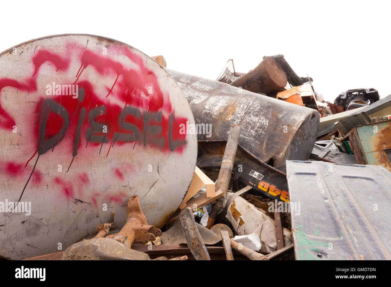 Il serbatoio diesel su scrapyard Foto Stock