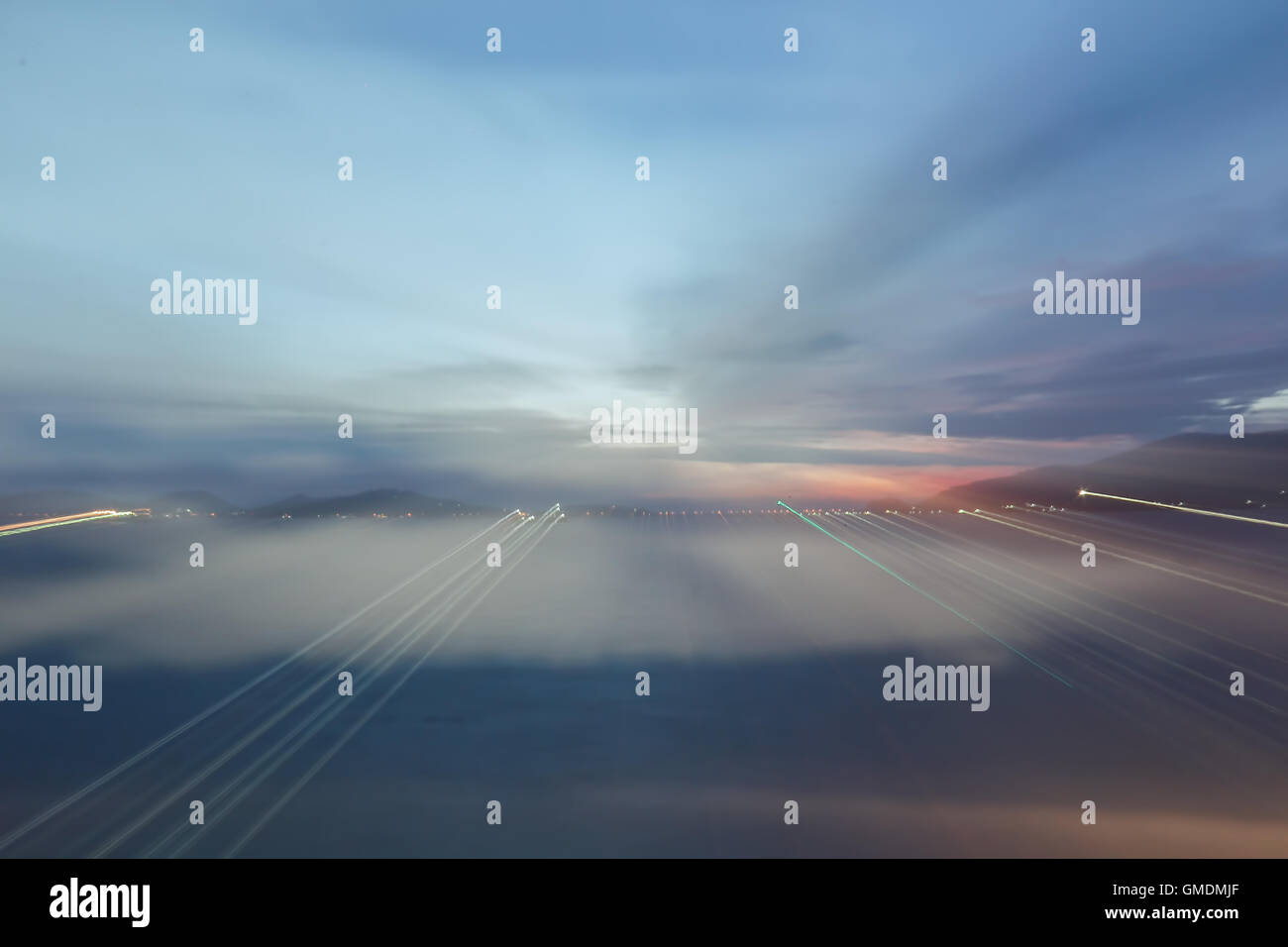 Di notte le luci sfondo sfocato pattern. Foto Stock