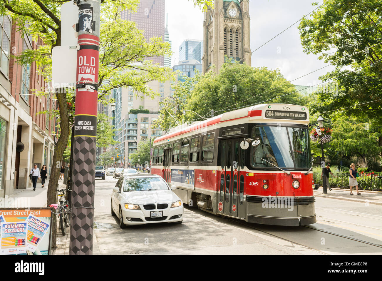 Toronto Città Vecchia - Il tram su King Street, nel design district, Toronto, Canada Foto Stock