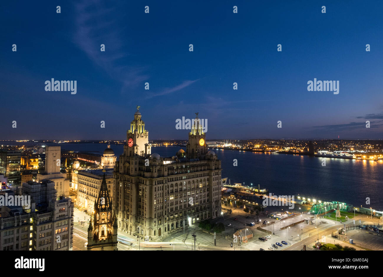 Liverpool waterfront di notte Foto Stock