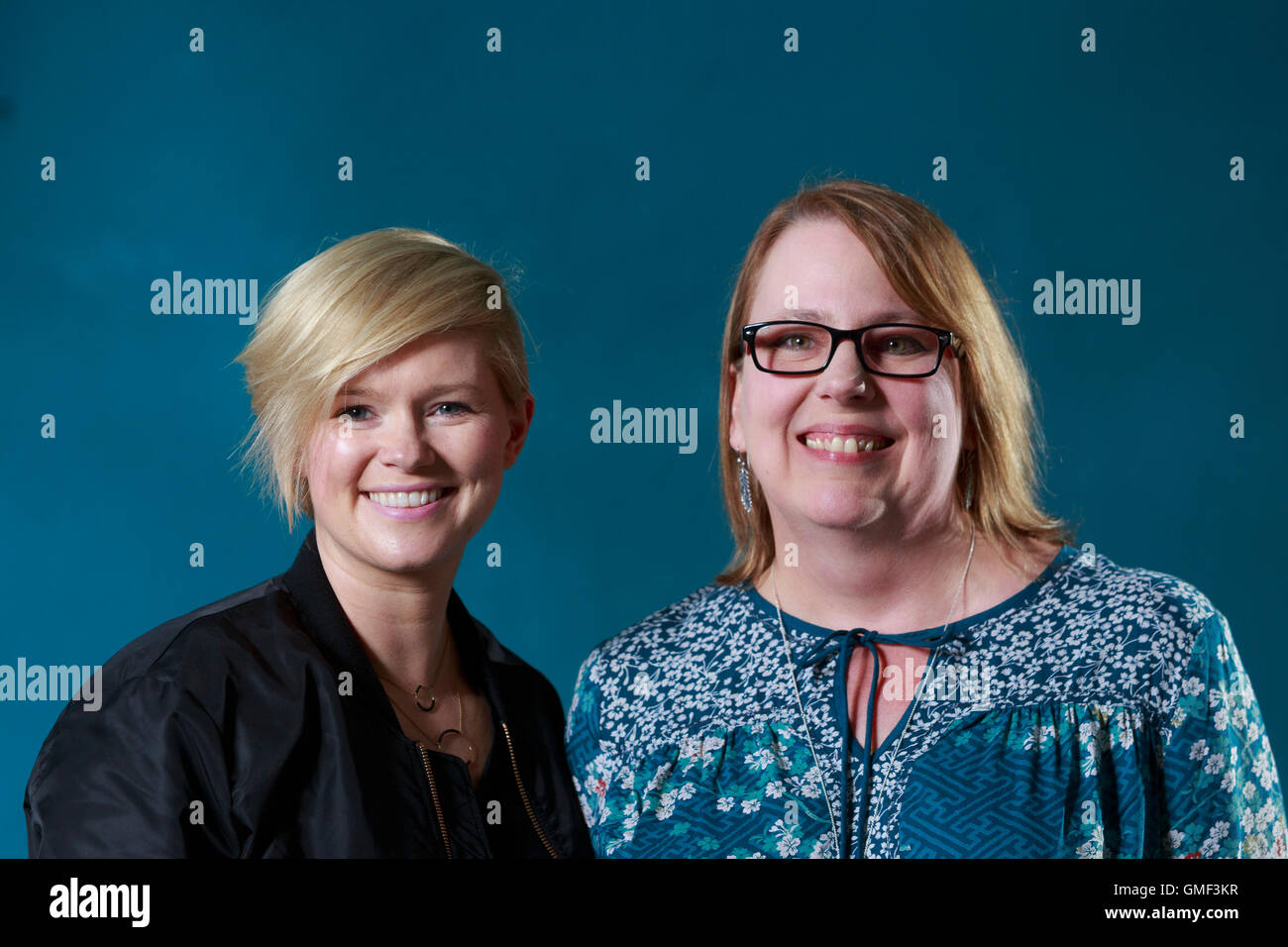 Edinburgh, Regno Unito. Il 25 agosto 2016. Edinburgh International Book Festival XIII Giornata. Edinburgh International Book Festival si svolge a Charlotte Square Gardens. Edimburgo. Nella foto Cecelia Ahern e Teri Terry. Pak@ Mera/Alamy Live News Foto Stock