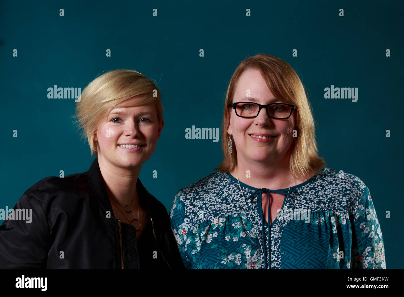 Edinburgh, Regno Unito. Il 25 agosto 2016. Edinburgh International Book Festival XIII Giornata. Edinburgh International Book Festival si svolge a Charlotte Square Gardens. Edimburgo. Nella foto Cecelia Ahern e Teri Terry. Pak@ Mera/Alamy Live News Foto Stock