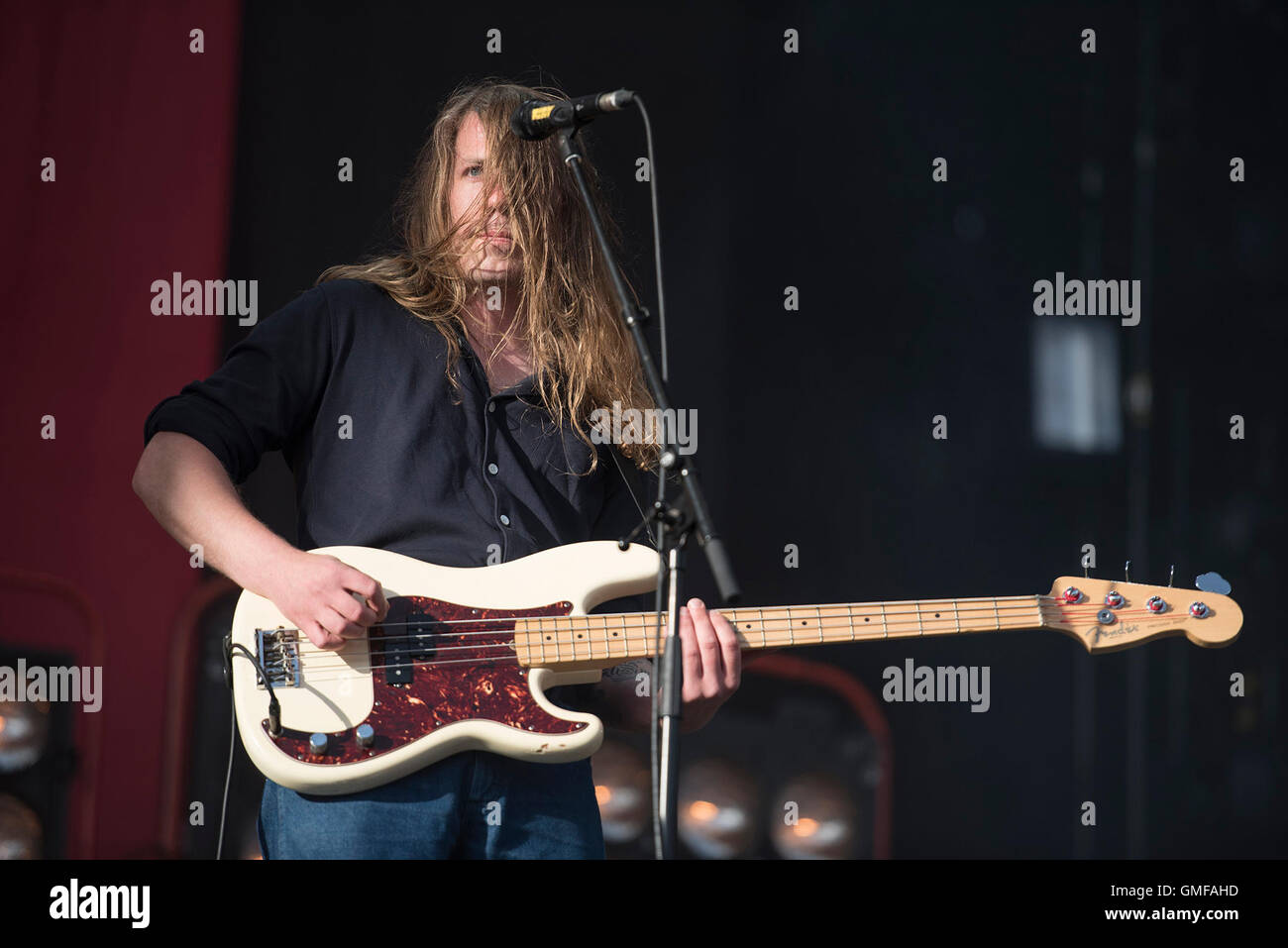 Leeds, Regno Unito. Il 26 agosto 2016. Justin giovani, Freddie Cowan, Árni Árnason dei vaccini di eseguire sul palco principale al festival di Leeds, 2016 26/08/2016 Credit: Gary Mather/Alamy Live News Foto Stock