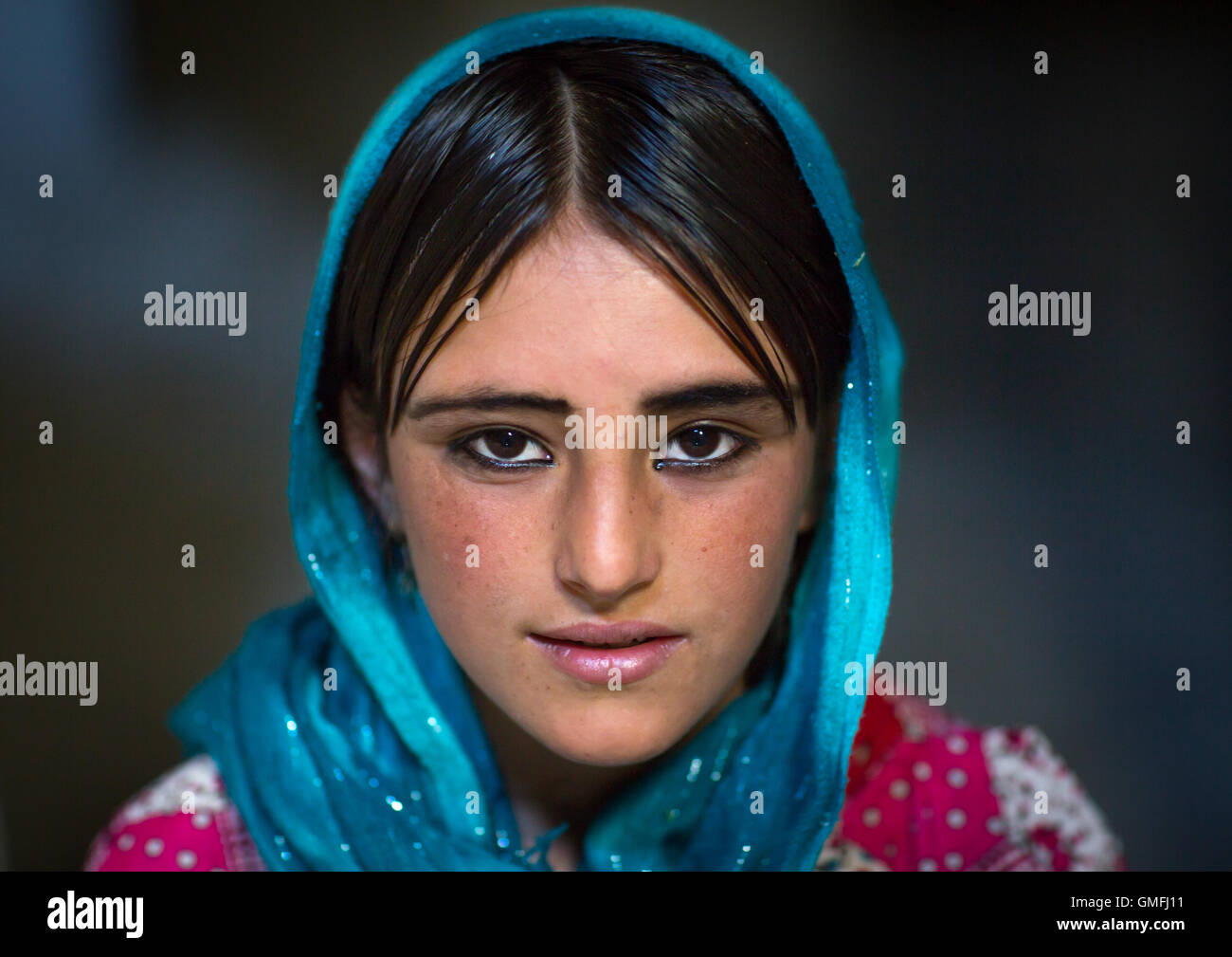 Afghan fteenage ragazza con gli occhi di Nizza, Badakshan provincia, Khandood, Afghanistan Foto Stock