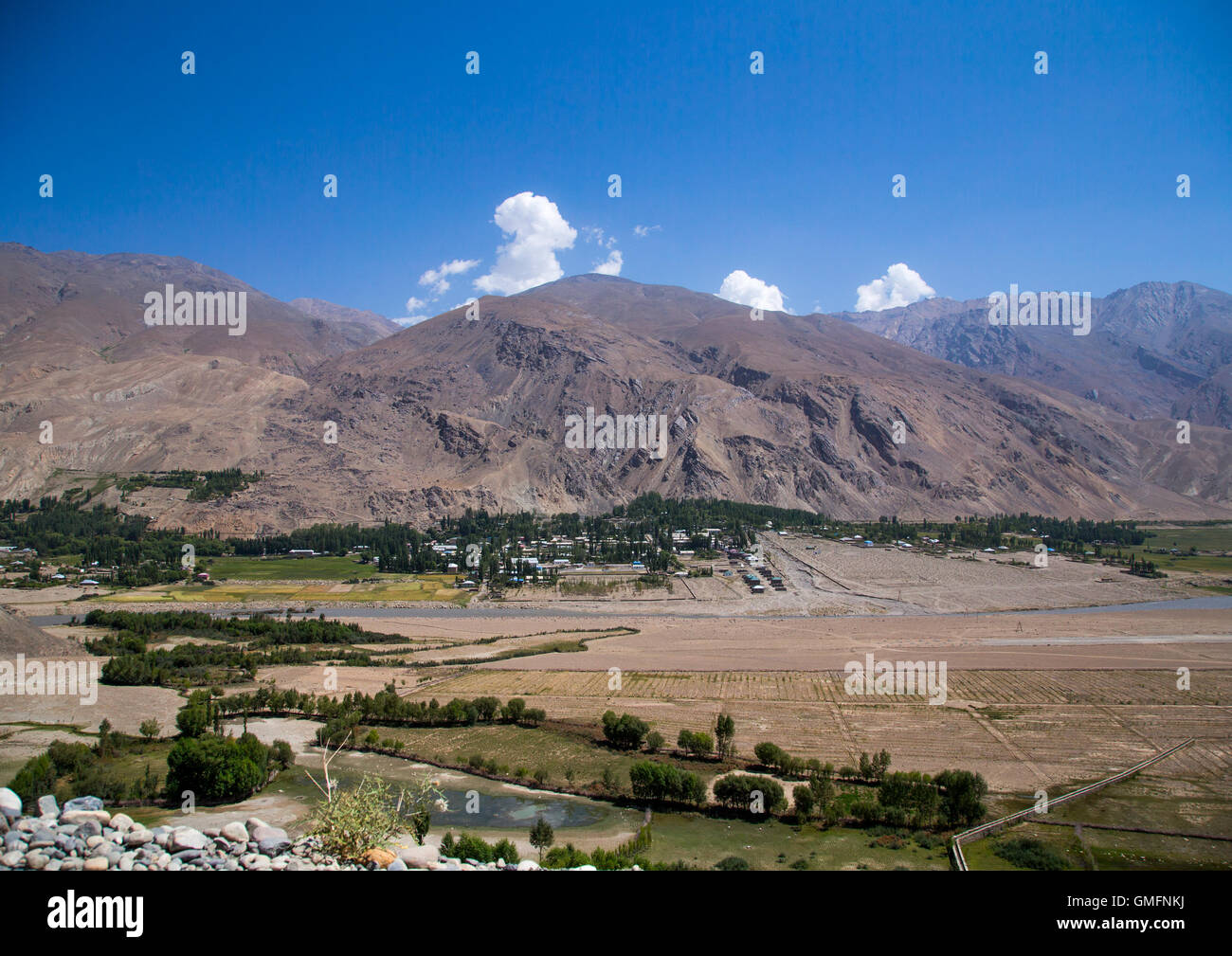 Tagikistan visto dal confine afgano, Badakshan provincia, Qazi deh, Afghanistan Foto Stock