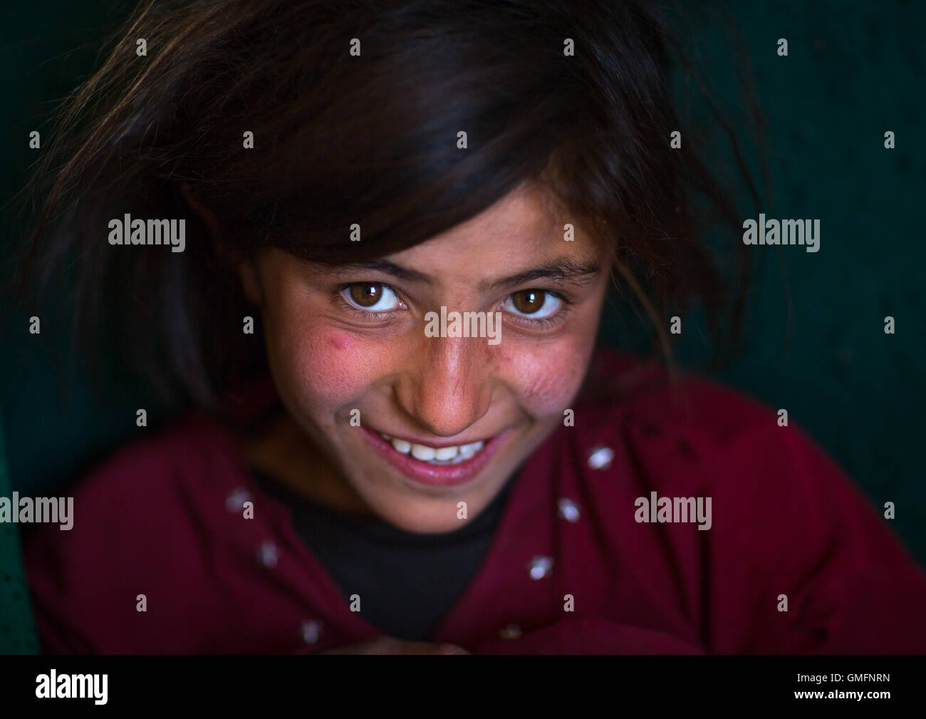 Sorridente ragazza afgana, Badakshan provincia, Zebak, Afghanistan Foto Stock