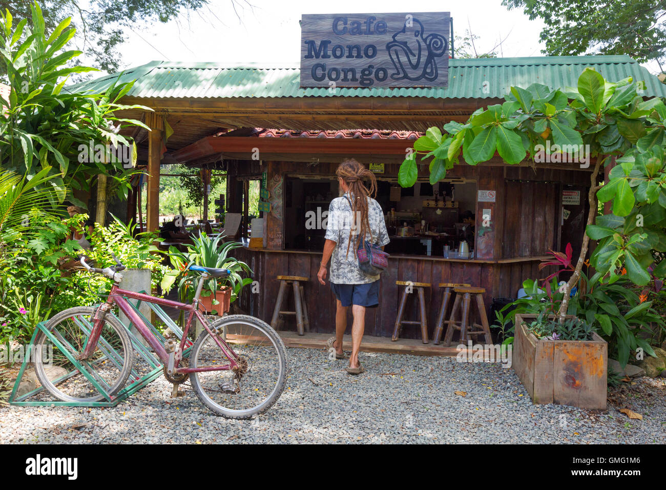 Il Cafe Mono Congo, un caffè bar nel villaggio Dominical, Costa Rica, America Latina Foto Stock