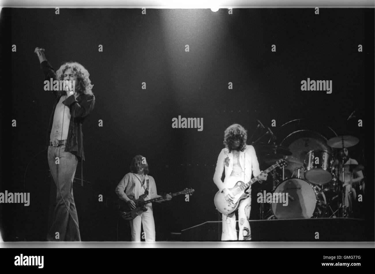 LED ZEPPELIN suonare dal vivo presso il favoloso Forum di Inglewood, CA USA il 26 giugno 1977. Foto © Kevin Estrada / Media punzone Foto Stock