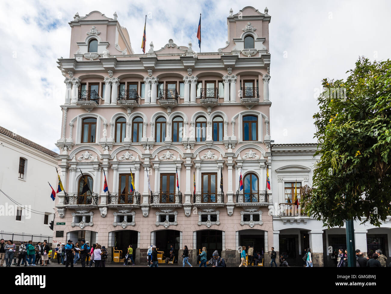 Palazzo Arcivescovile dalla piazza Indipendenza nella storica città vecchia di Quito, Ecuador. Foto Stock