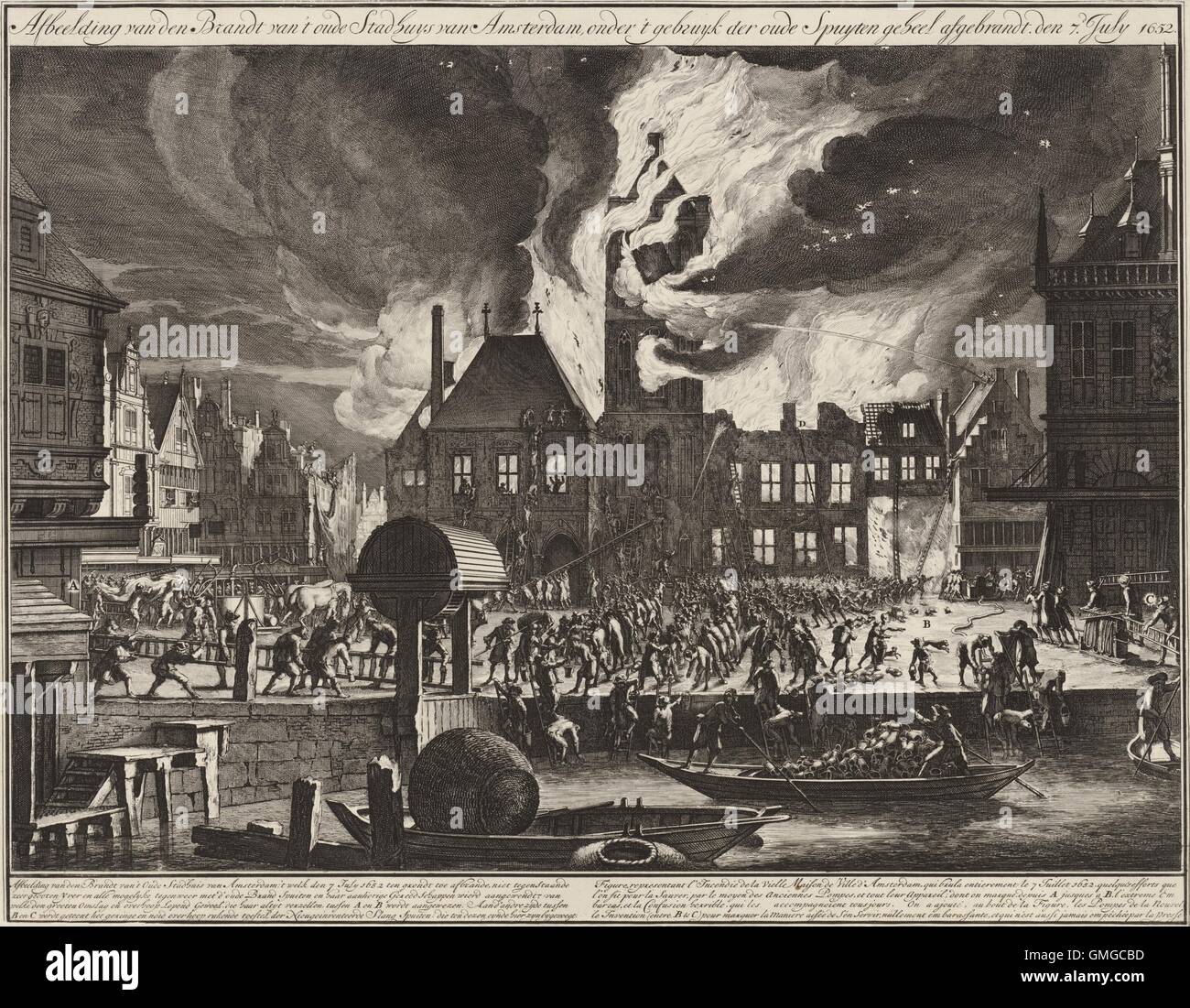 Il fuoco nel municipio della città vecchia di Amsterdam, 1652 da Jan van der Heyden, 1688-90, stampa olandese. Incisione e acquaforte su carta. In primo piano il centro, gli uomini formano una brigata della benna per alimentare acqua al sistema di pompaggio del tubo flessibile di alimentazione a distanza con acqua (BSLOC 2016 3 210) Foto Stock
