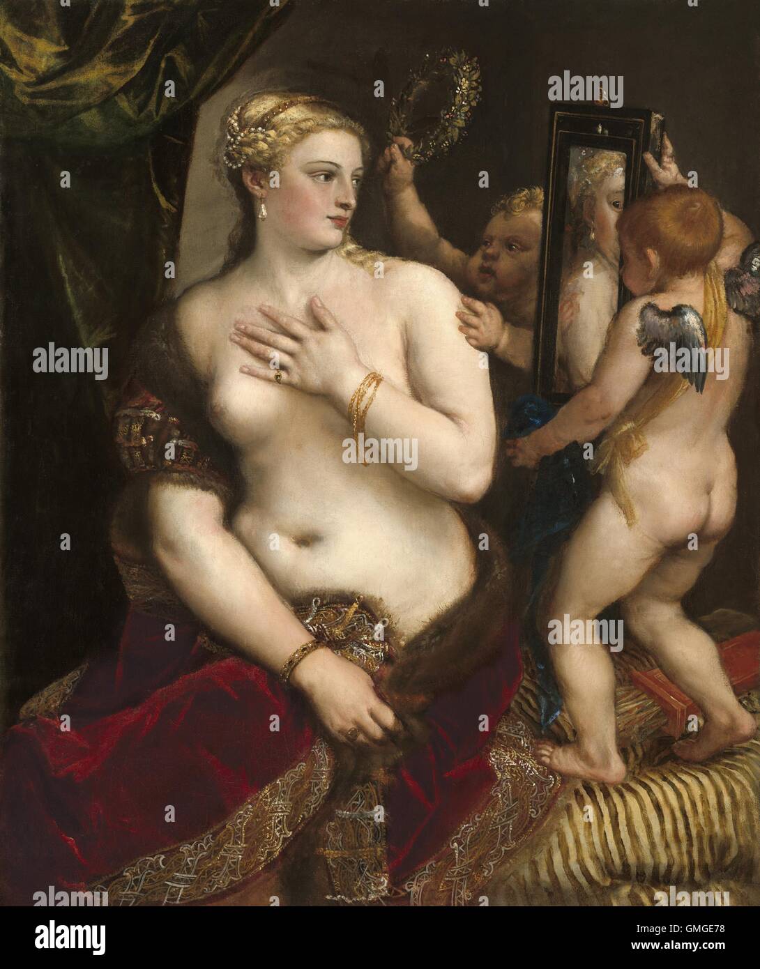 Venere allo specchio di Tiziano, c. 1555, pittura rinascimentale italiana, olio su tela. Il dipinto della classica dea di amore era basata su una statua romana di Venere. Lei si guarda in uno specchio come un amorino raggiunge la adornano con la corona di amore (BSLOC 2016 5 5) Foto Stock